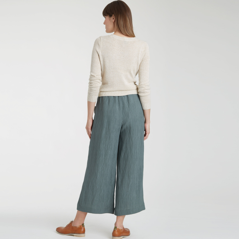 misses cropped pants